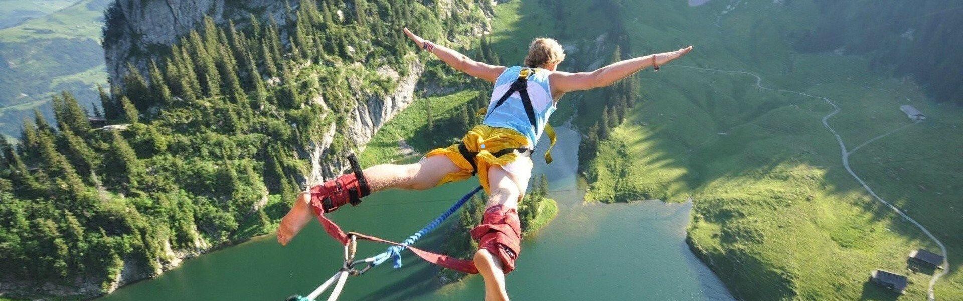 华体会-唐斯全能15+12+5掌控攻防轴线，关键表现引领球队稳取胜利