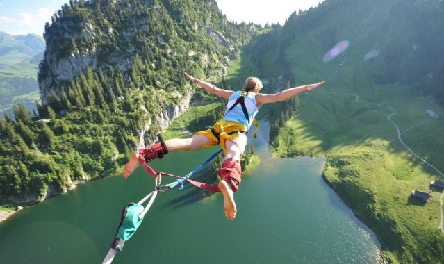 华体会-唐斯全能15+12+5掌控攻防轴线，关键表现引领球队稳取胜利