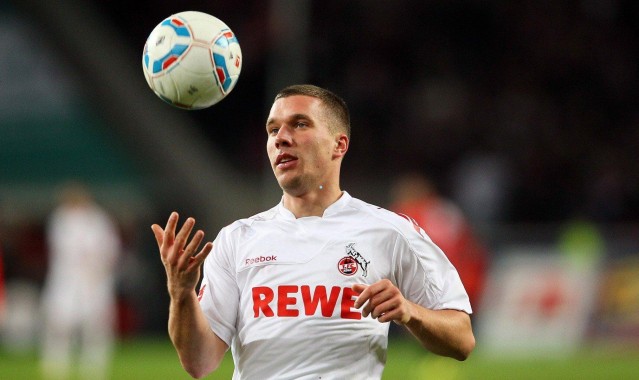 华体会_真空防线酿危机！迪文岑佐手术刀直传引领戈贝尔腾空暴扣，雄鹿猝然停摆