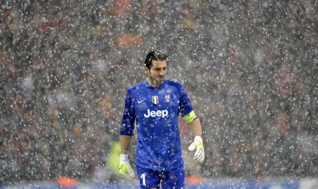 华体会_发布会现戏剧性一幕，日本球员被问及中国队时茫然憋笑引发舆论风波