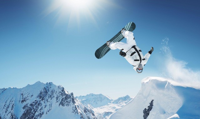 华体会|哈维-西蒙斯闪耀全场！热刺官方确认其当选欧冠关键战队内最佳球员，助球队逆转多特蒙德