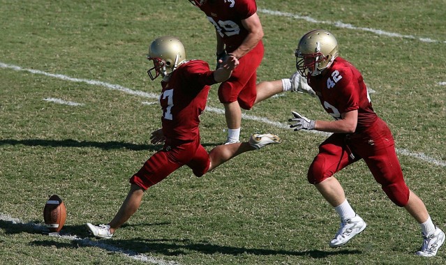 【华体会体育】拜仁慕尼黑锁定防守基石，于帕梅卡诺以2000万欧年薪续约，揭秘高薪背后的战略与故事