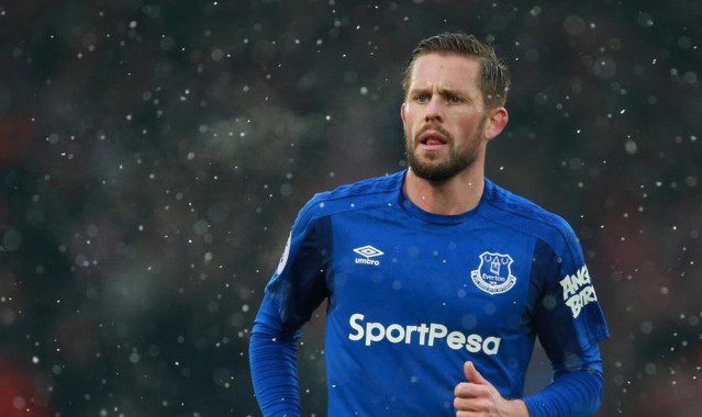 华体会app|体育的力量，皇马训练前默哀，致敬铁路事故遇难者