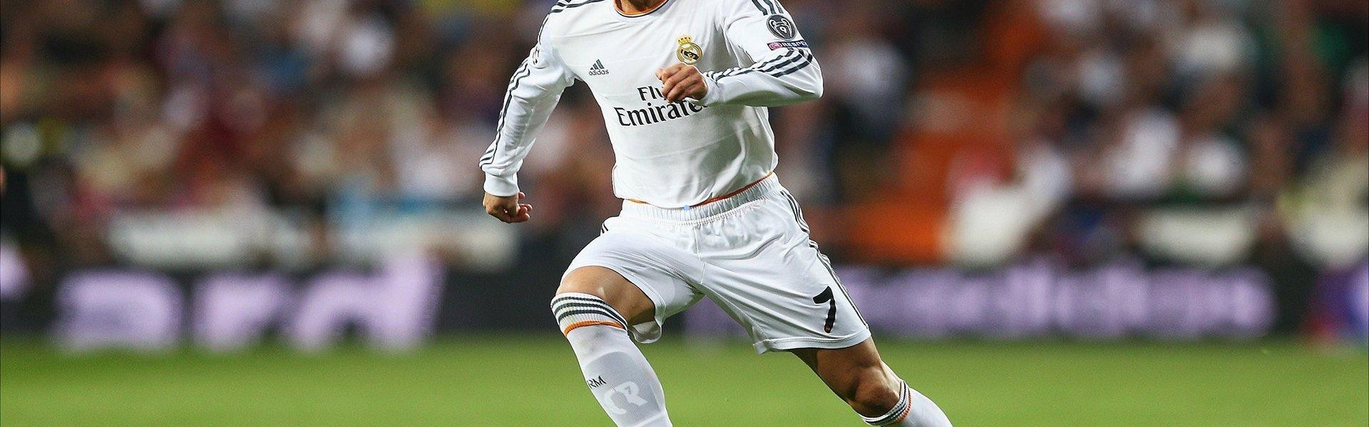 华体会体育_斯坦福桥场外风波，切尔西球迷抗议BlueCo管理，高呼恩佐-马雷斯卡表达期待