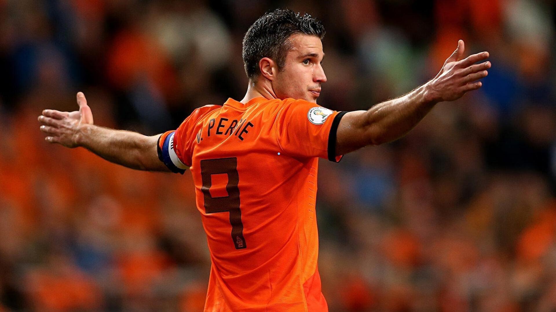 梅西印度行与球迷亲切挥手致意 突发骚乱迫使活动提前终止